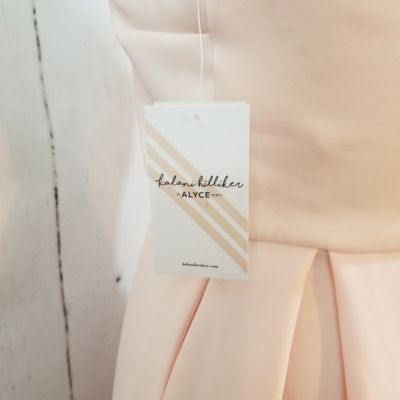 KALANI HILLIKER for Alyce V-Neck Dress w/Pockets - Picture 7 of 8